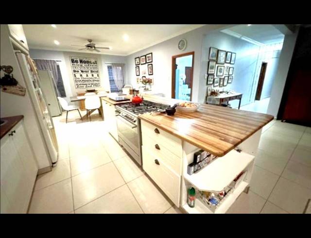 4 BEDROOM HOUSE FOR SALE IN MEER EN SEE